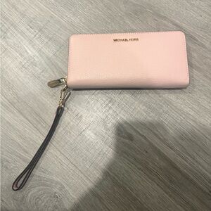 Michael Kors Jet Set Travel Large Pebbled Leather Wristlet  BRAND NEW wallet